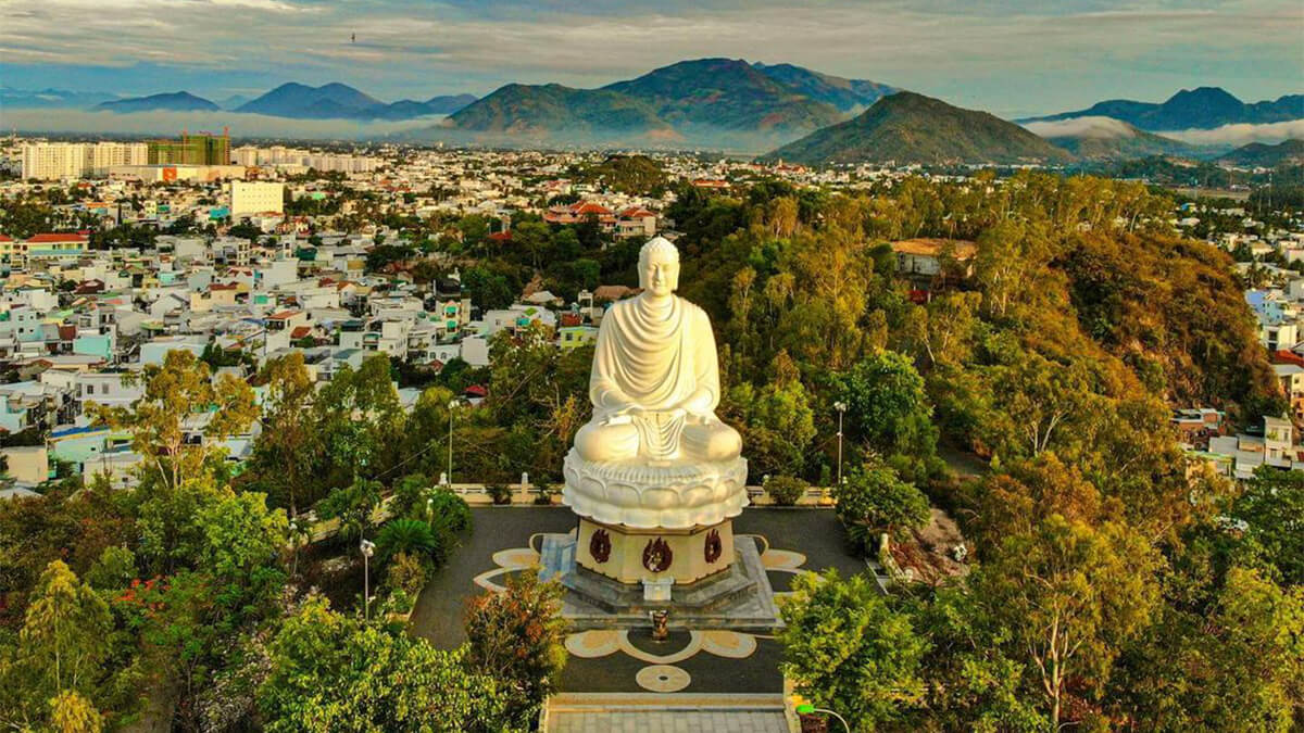 Long Sơn Pagoda in Nha Trang